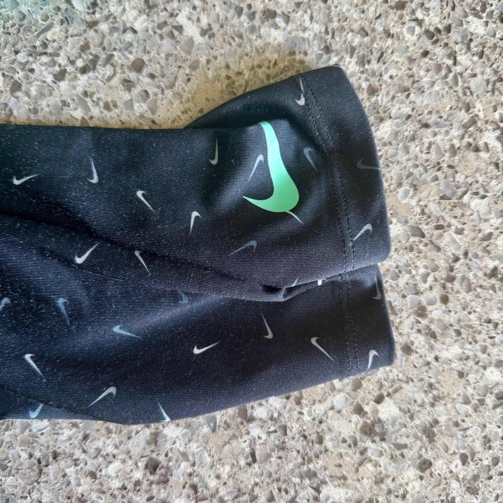 Nike l Little Girl Size Small (4Y-5Y) l Long Sleeve T-Shirt & Matching Leggings - Picture 6 of 7